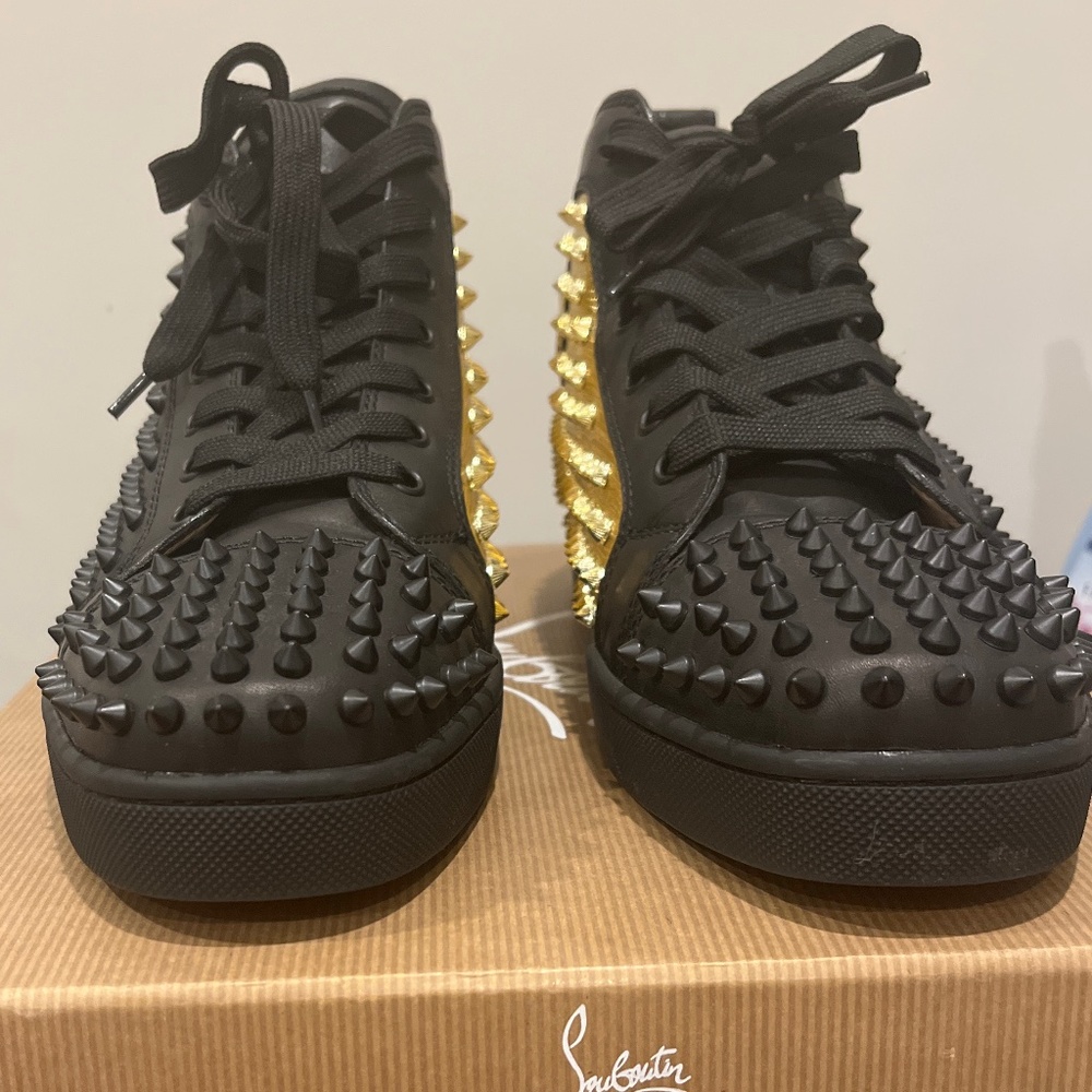 CHRISTIAN LOUBOUTIN BLACK/GOLD YANG LOUIS FLAT